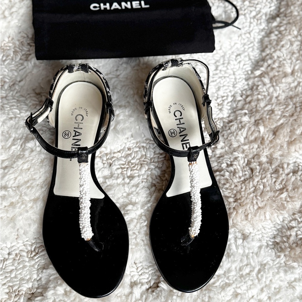 Chanel beaded CC tweed houndstooth thong sandals flats 37.5 black white - Picture 6 of 13